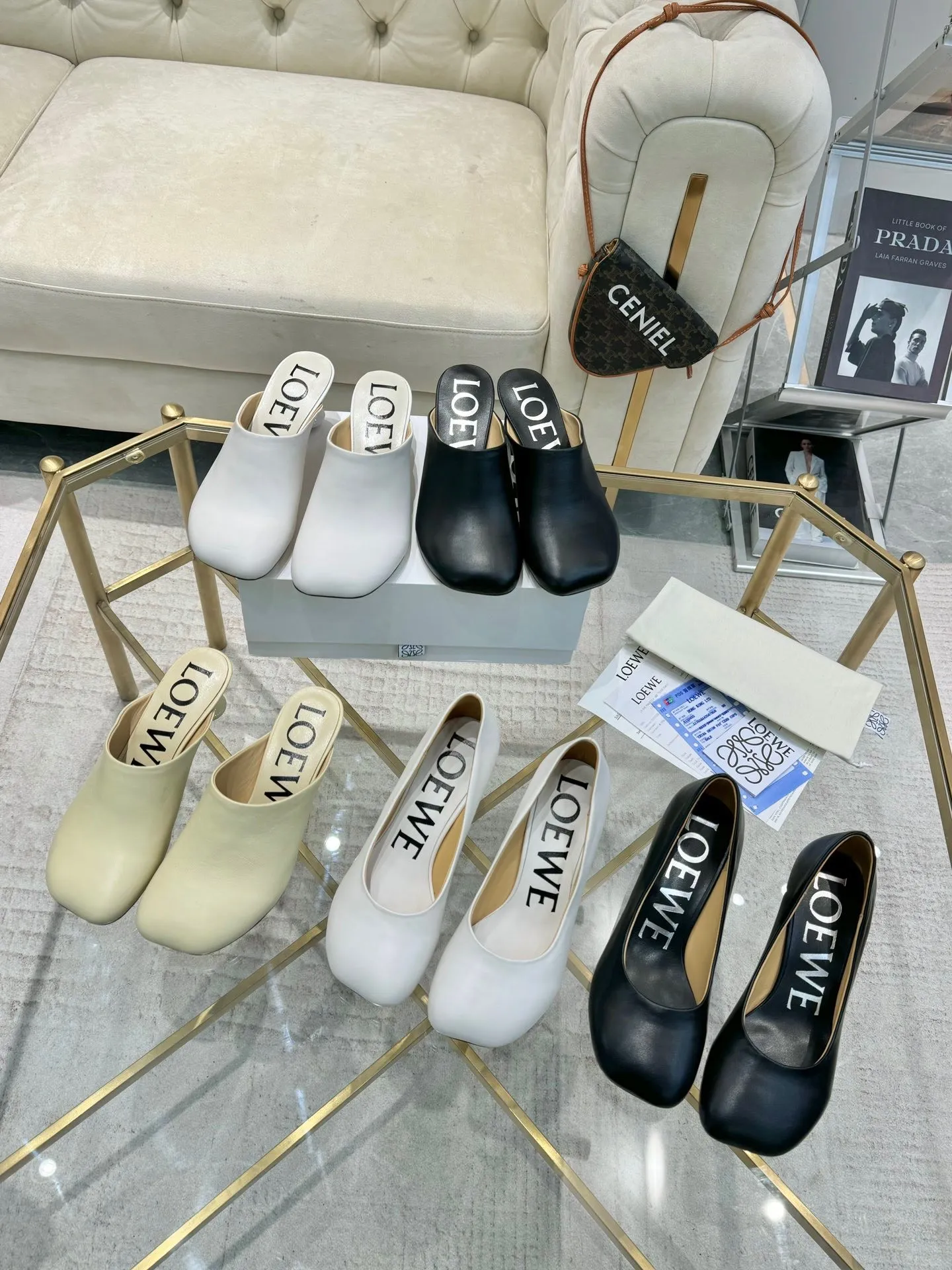 👟👟Ex-factory price 640👟👟 LOEWE‼ ️ New arrival‼ ️Imported genuine leather sole Loewe 2024/aw early spring latest catwalk color diamond series catwalk style 😘😘😘 Upper: imported super soft sheepskin lining: imported water-dyed sheepskin Outsole: original molded injection molded leather outsole Heel: original molded 1:1 Heel height: 5.5cm Size: 35-39 (40/41/42/43 custom-made, non-refundable)